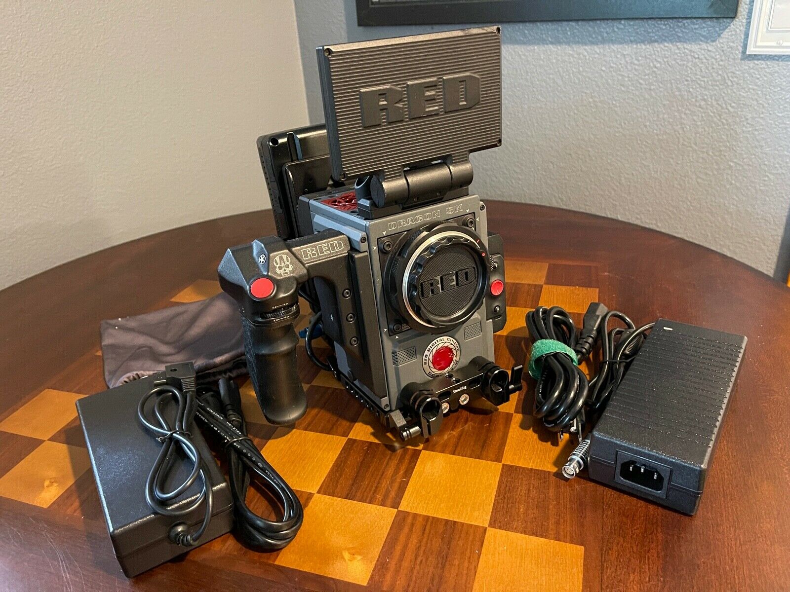 Red Digital Cinema Dsmc2 Scarlet-w Dragon 5k Camera Kit (only 137hrs!)